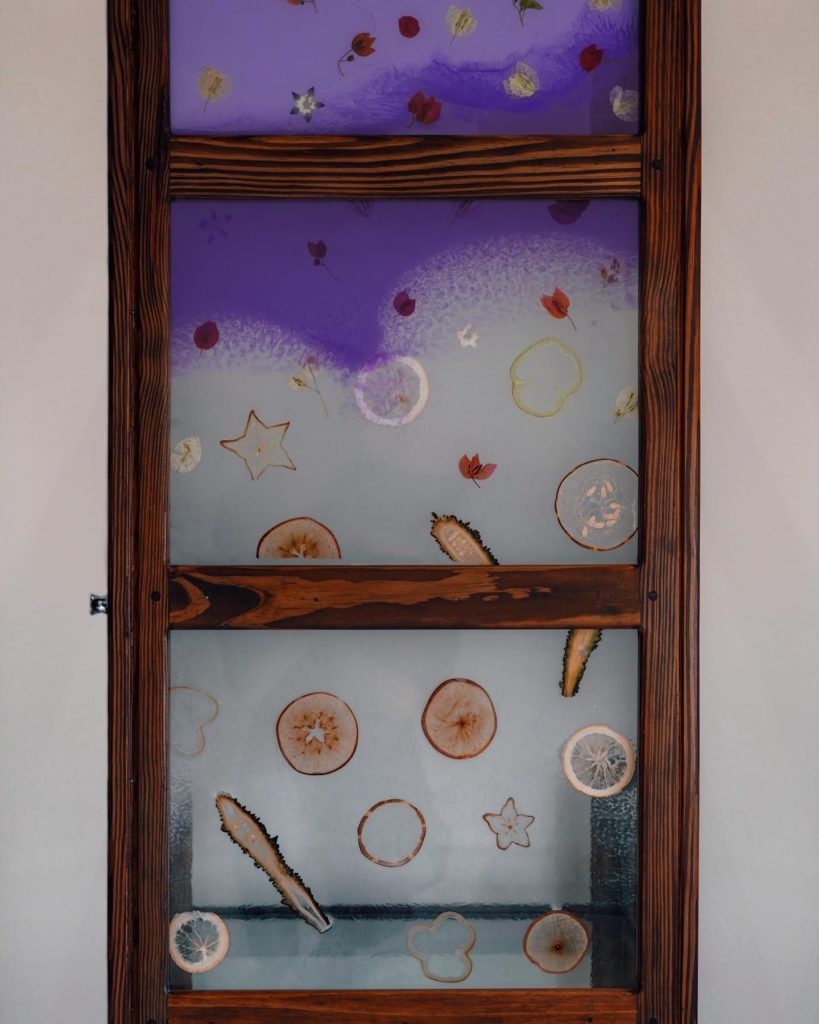 Glass and Resin Cabinet with Bougainville Flowers and Papyrus Slices