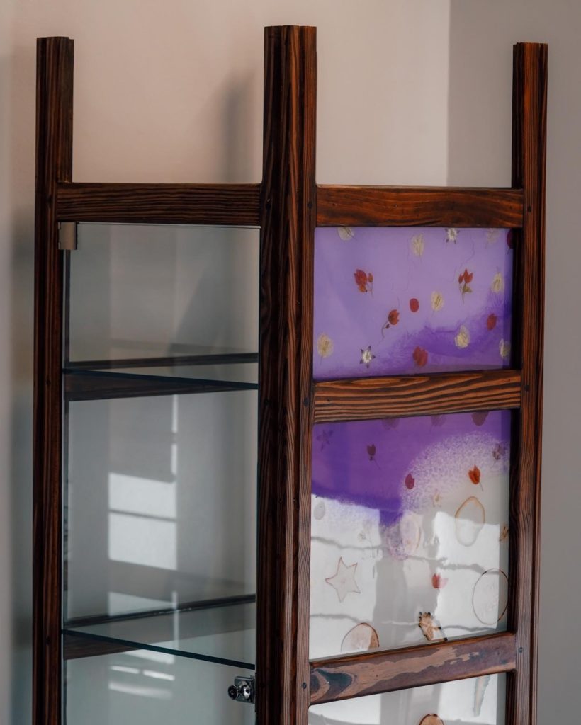 Glass and Resin Cabinet with Bougainville Flowers and Papyrus Slices